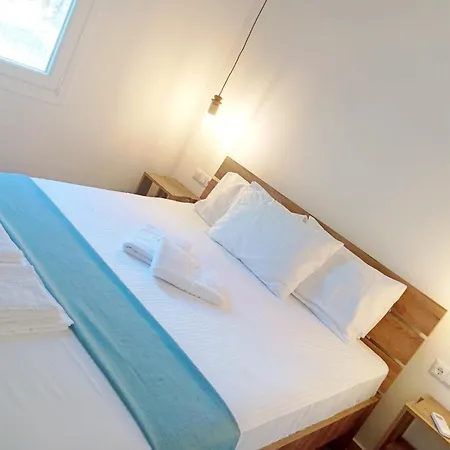 Laskarina * סקאלה סוטירוס