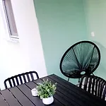 Laskarina Apartamento *